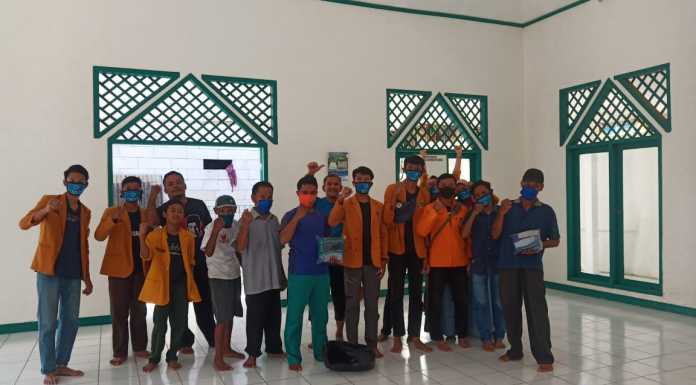 Ikatan Pelajar Muhammadiyah (IPM) menyalurkan donasi Gerakan Lawan Covid-19 2000 rupiah