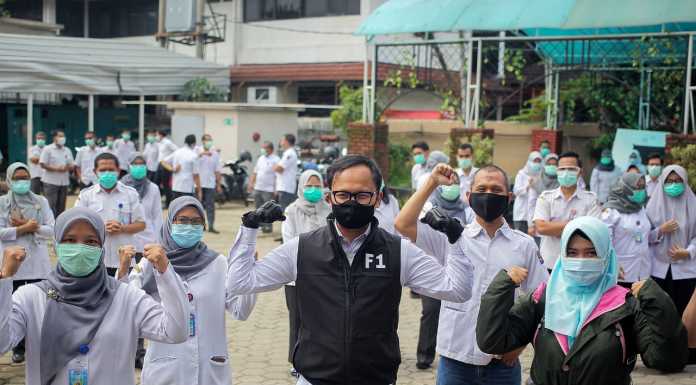 Menengok Kesiapan RSUD Kota Bogor, Bima Arya Semangati Tenaga Kesehatan Wali Kota Bogor Bima Arya meninjau kesiapan Rumah Sakit Umum Daerah (RSUD) Kota Bogor, Jalan Semeru, Bogor Barat, Kamis, 30 April 2020. Dalam kesempatan tersebut Bima Arya juga memberikan motivasi bagi para tenaga kesehatan, termasuk pengelola rumah sakit.