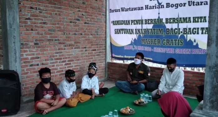 Jurnalis FWHBU dan Aktifis The Green Berbagi Santunan Yatim Piatu di Rumpin Jurnalis FWHBU dan Aktivis The Green Berbagi Santunan Yatim Piatu di Rumpin