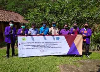 FKIP Universitas Pakuan Berbagi Sembako di Tenjolaya