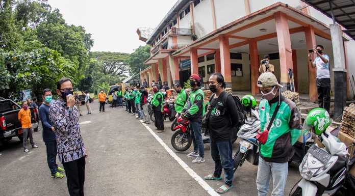 Bima Arya Tinjau Gudang Logistik Bantuan Sosial dari Provinsi Jabar
