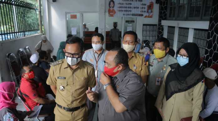 Wali Kota dan Ketua DPRD Pantau Langsung Distribusi Bansos APBD Kota Tahap II