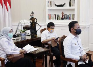 Wali Kota Bogor, Bima Arya mengikuti rapat koordinasi terkait antisipasi perkembangan kasus Covid-19 di Jabodetabek.