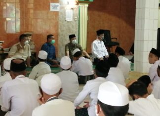 Dedie Rachim meninjau protokol kesehatan di Ponpes Darul Muhajirin.