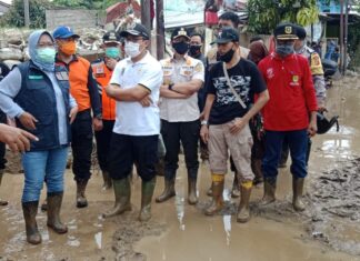 Ketua Kwarcab Kabupaten Bogor bersama bupati tinjau lokasi banjir di Gunungputri