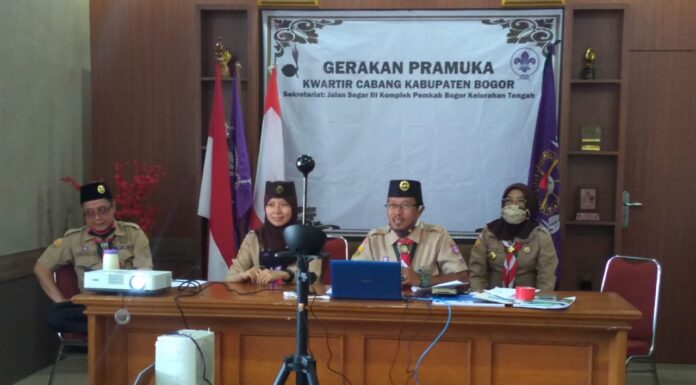 56 Siaga Ikuti Tapakan Pramuka Garuda Virtual Pusat kegiatan berada di gedung Graha Pandu dan peserta mengikuti secara virtual di kwartir rantingnya masing-masing. Kegiatan ini diikuti oleh 56 orang Pramuka Siaga dari utusan kwartir ranting.