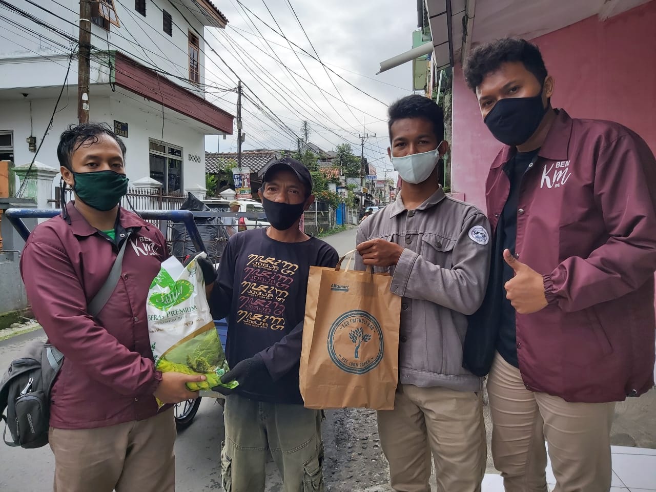 Didukung Rumah Beta Foundation, Ranger of Change IPB Bagi-bagi Donasi di Sekitar Kampus