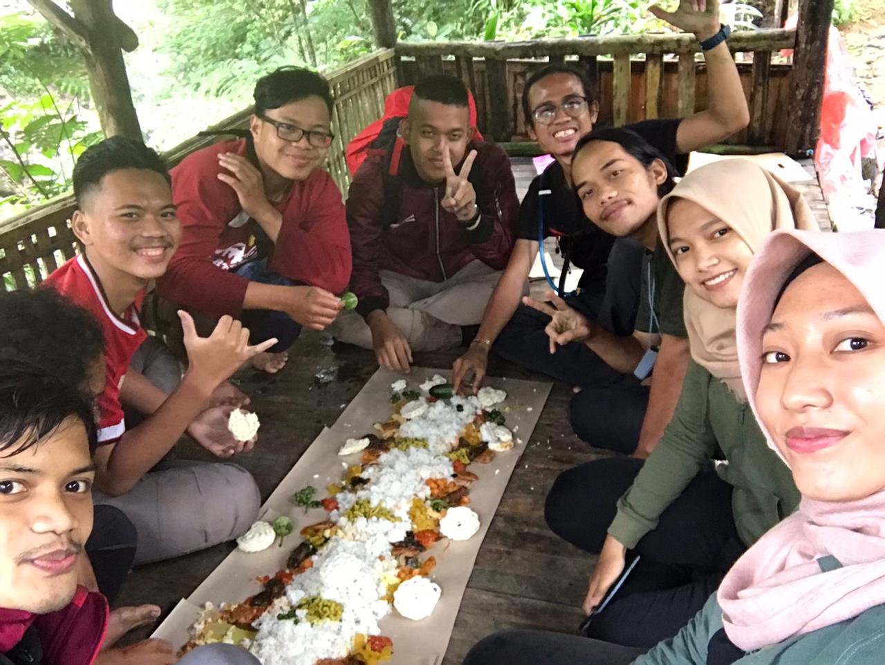 Solidaritas Bogor Youth Forum di Hari Ulang Tahun dengan Membuat Papan Interpretasi di Wisata Alam