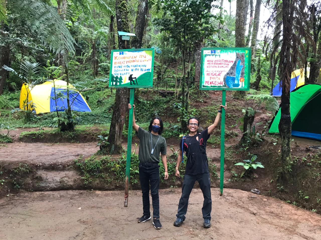 Solidaritas Bogor Youth Forum di Hari Ulang Tahun dengan Membuat Papan Interpretasi di Wisata Alam