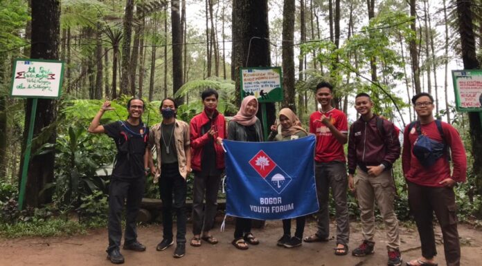 Solidaritas Bogor Youth Forum di Hari Ulang Tahun dengan Membuat Papan Interpretasi di Wisata Alam Bogor Youth Forum