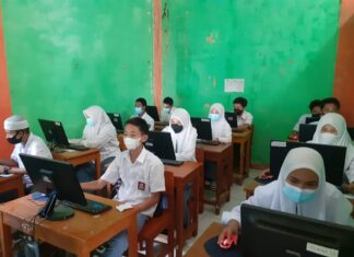 50 Siswa SMA Puspa Bangsa Ikuti Gladi Asesmen Nasional Berbasis Komputer