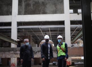 Wali Kota Bogor Bima Arya meninjau progres pembangunan gedung perpustakaan dan galeri yang terletak di Jalan Kapten Muslihat, Bogor Tengah
