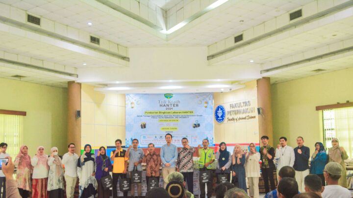 Hanter IPB University Bagikan Bingkisan Lebaran untuk Tendik dan Pensiunan Dosen Fapet IPB University